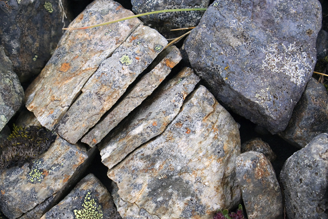 2011-07-06_13-20-22 island.jpg - Schne Steine